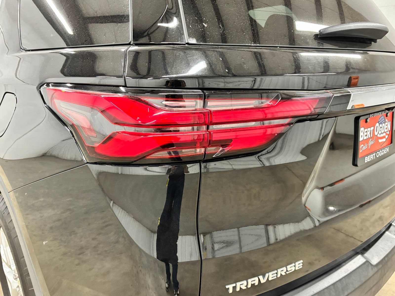 Used 2023 Chevrolet Traverse LS FWD image 7