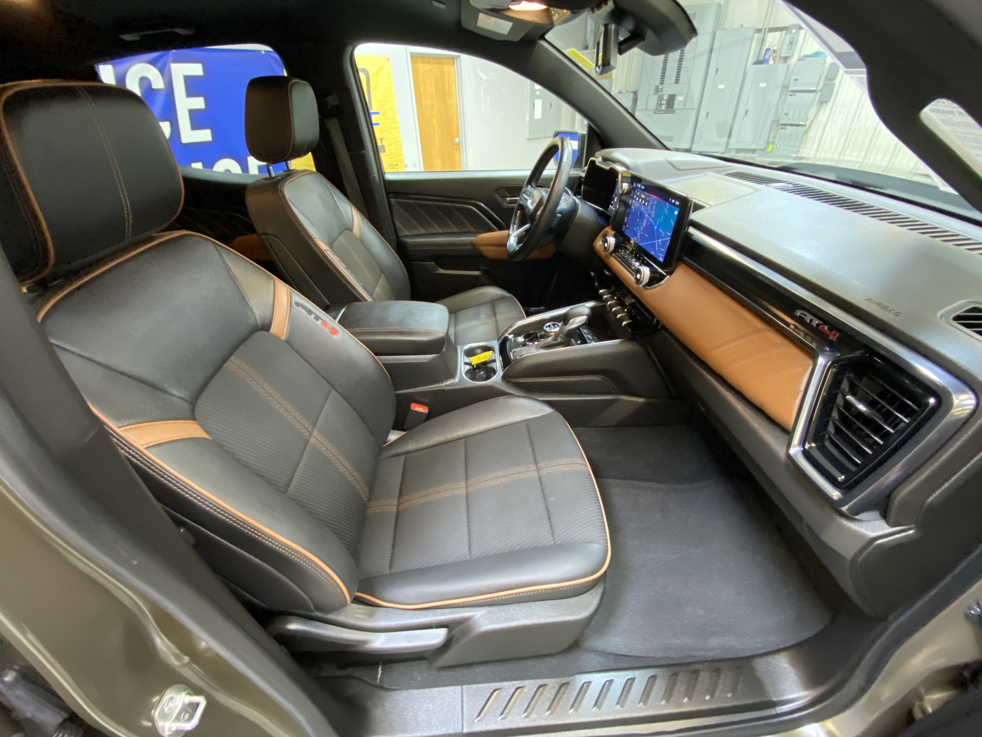 Used 2024 GMC Canyon AT4 image 25