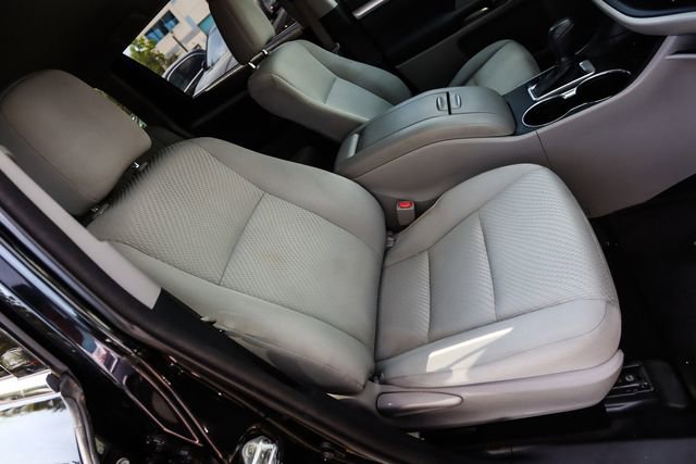 Used 2014 Toyota Highlander LE AWD/4WD image 48