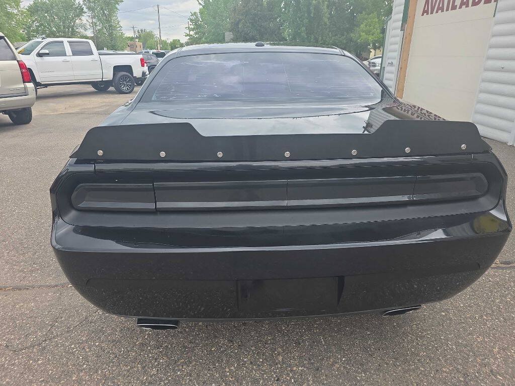 Used 2009 Dodge Challenger SRT8 w/ SRT Option Group II RWD image 3