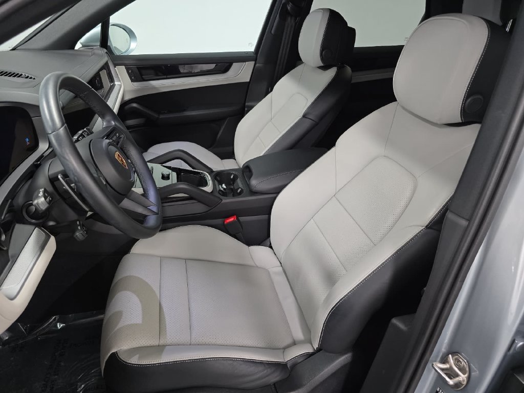 Certified 2024 Porsche Cayenne AWD/4WD image 5