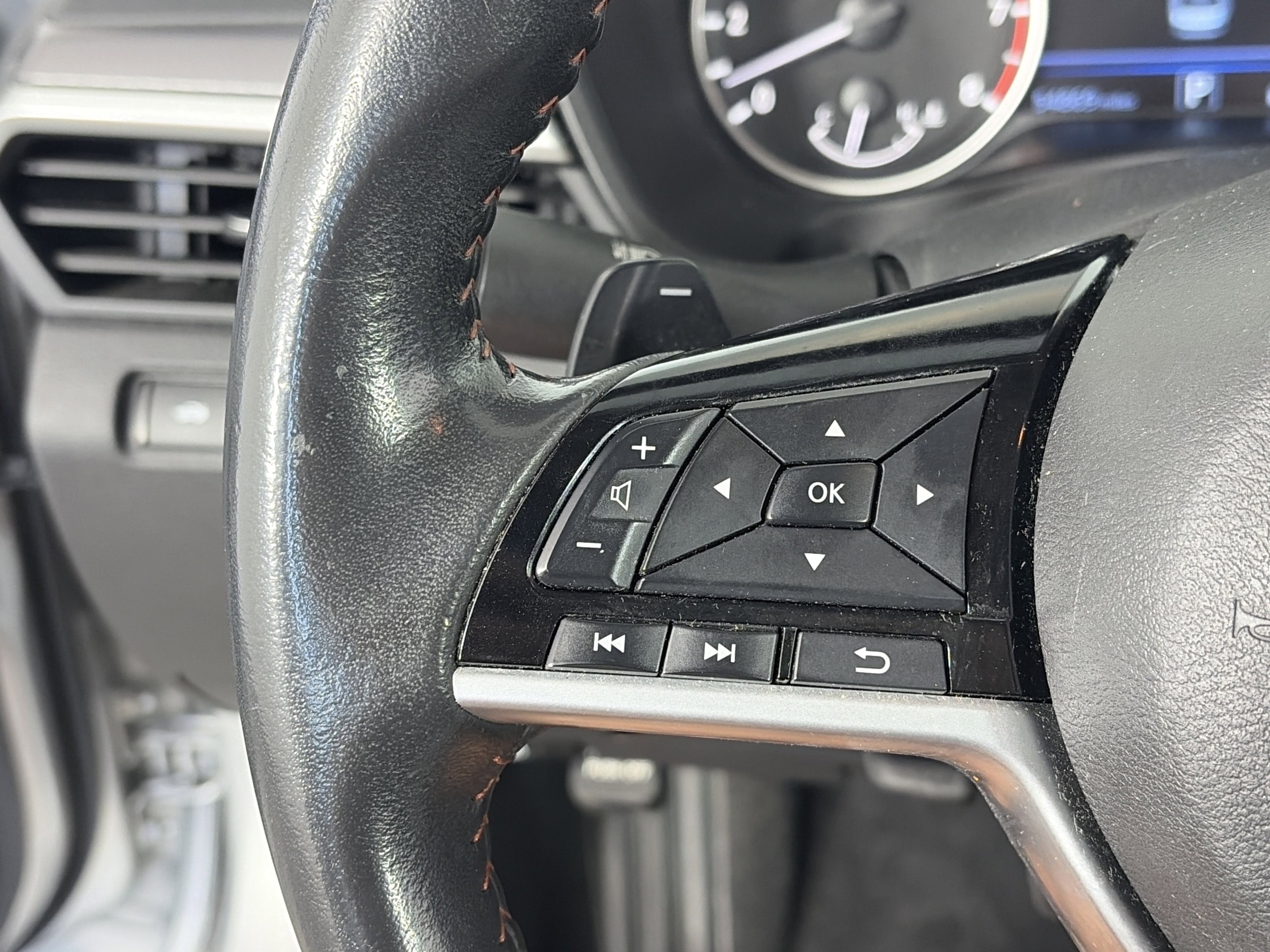 Used 2024 Nissan Altima 2.5 SR FWD image 26