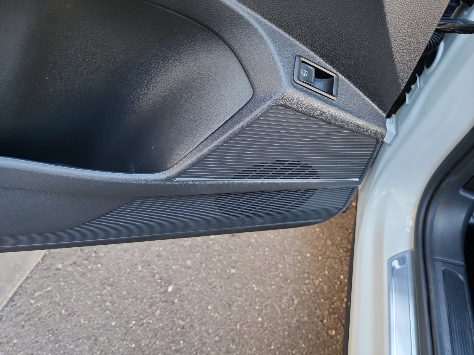 Certified 2024 Volkswagen Taos SE image 27