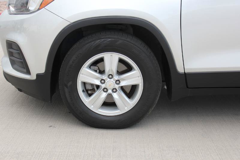 Used 2022 Chevrolet Trax LS w/ Tint and Cruise Package FWD image 30