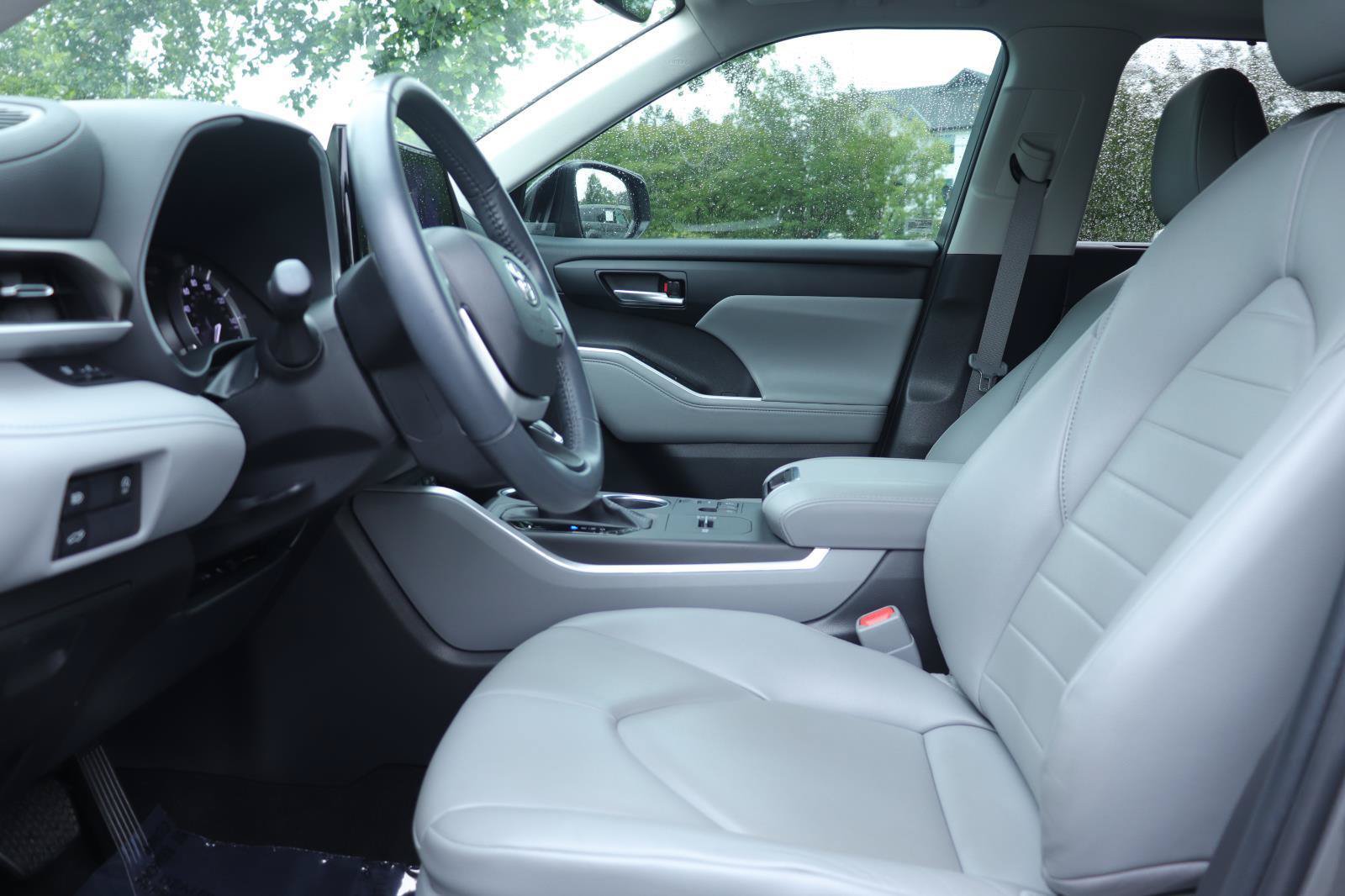 Used 2023 Toyota Highlander XLE FWD image 10
