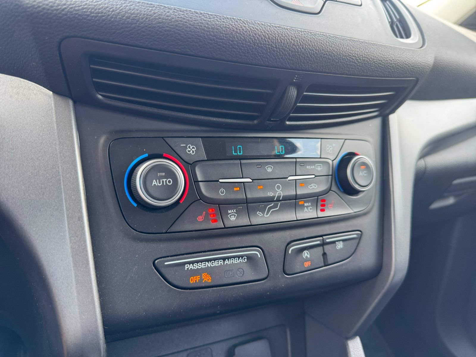 Used 2018 Ford Escape SE FWD image 21
