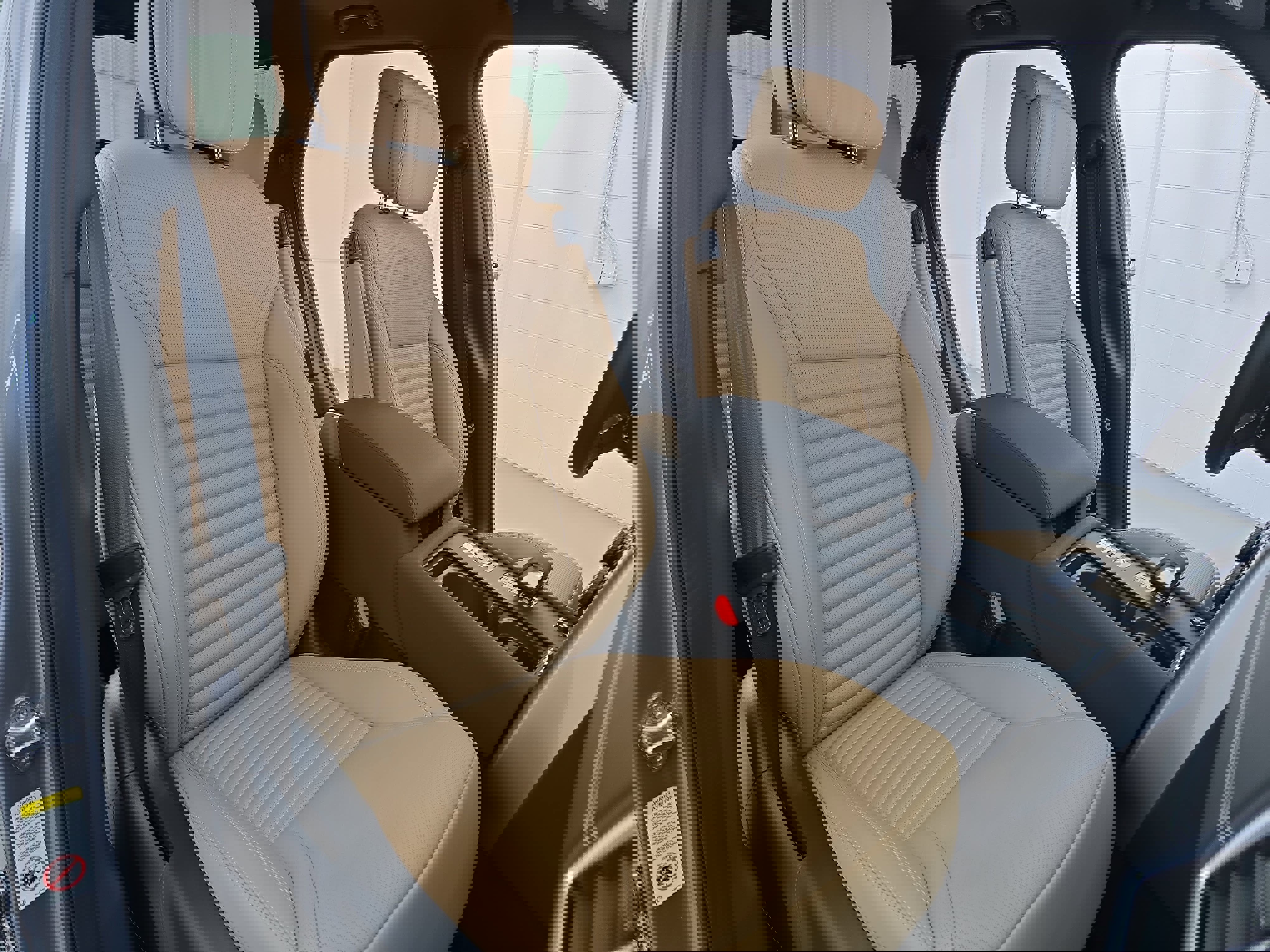 Certified 2025 Land Rover Discovery Dynamic SE image 10