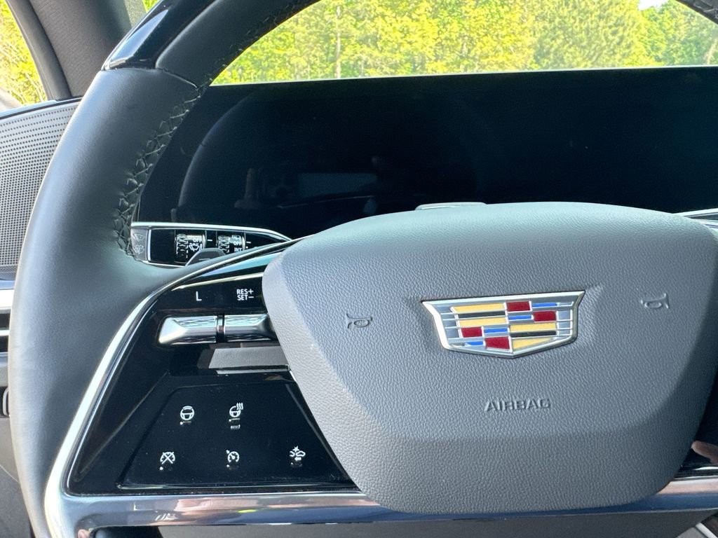 Used 2025 Cadillac Escalade ESV Luxury image 17