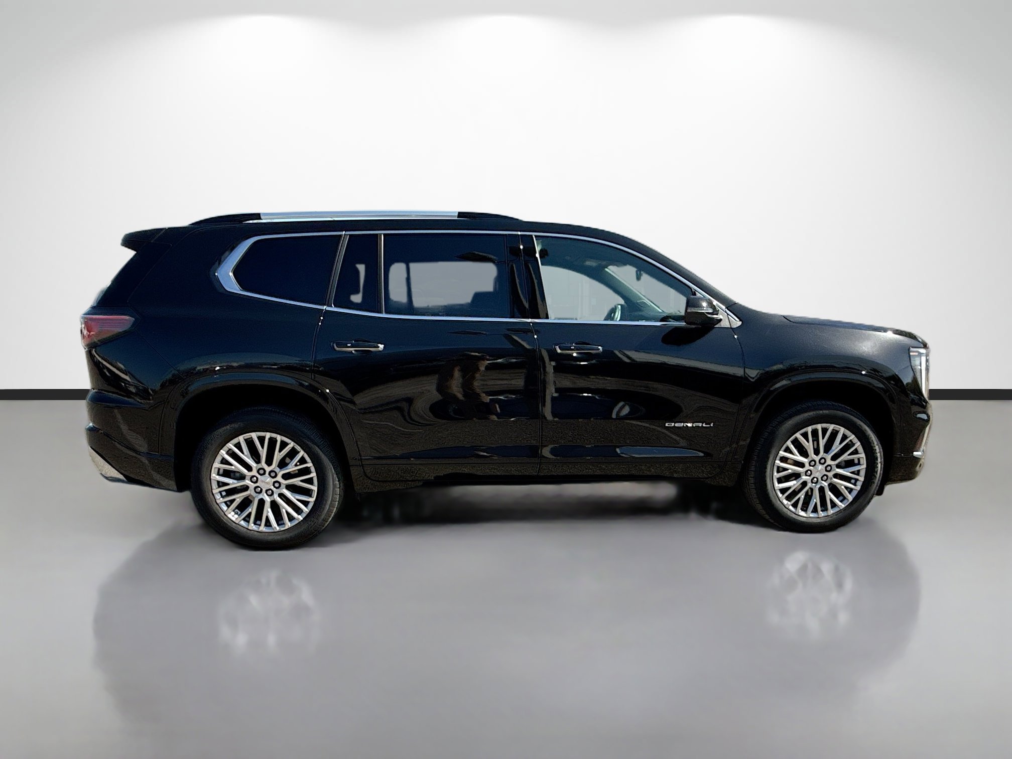 Used 2024 GMC Acadia Denali w/ LPO, Cargo Package image 2