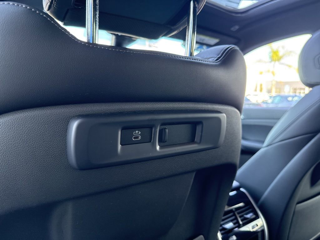 Used 2023 BMW X6 xDrive40i w/ M Sport Package image 13