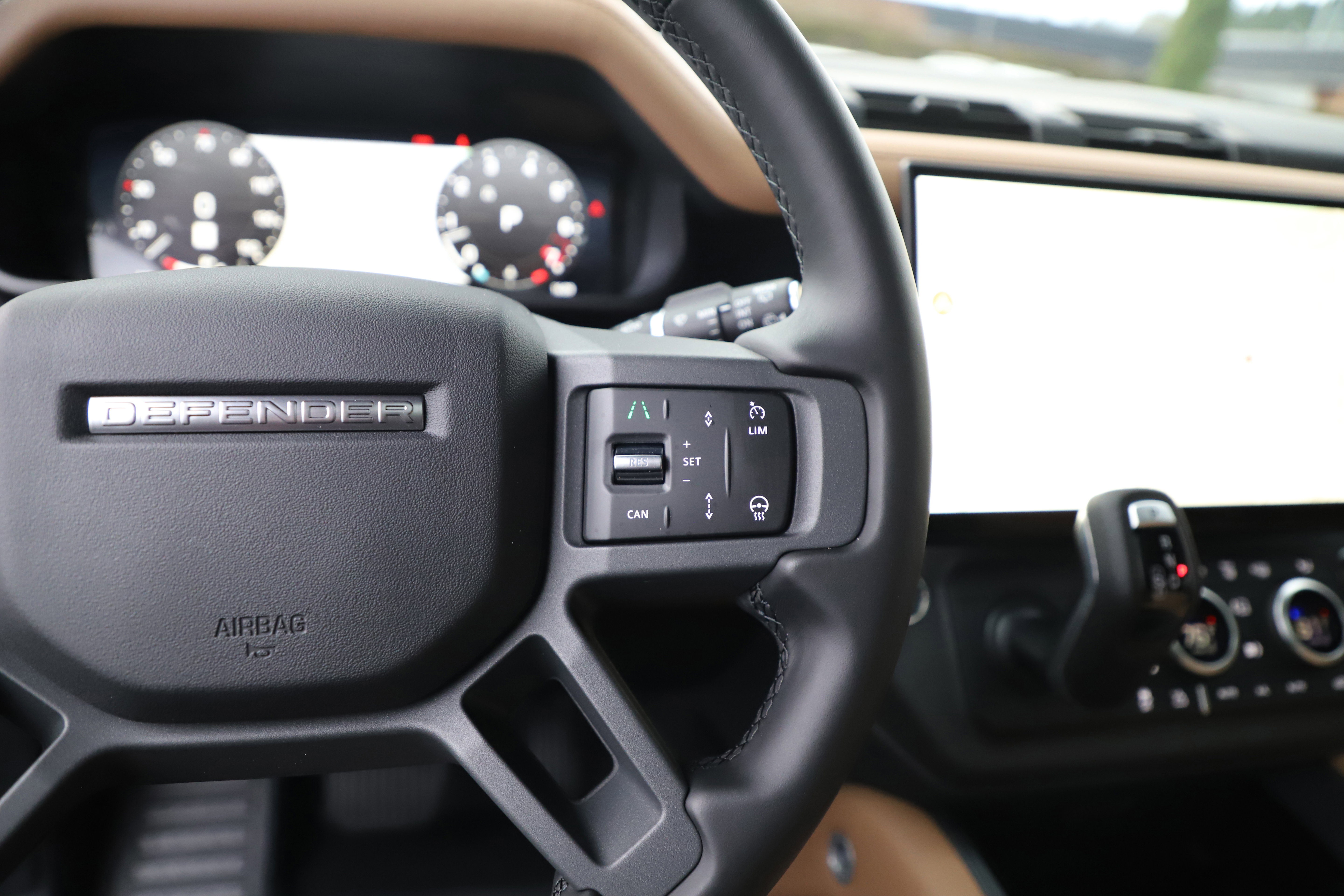 New 2026 Land Rover Defender 110 X-Dynamic SE image 24