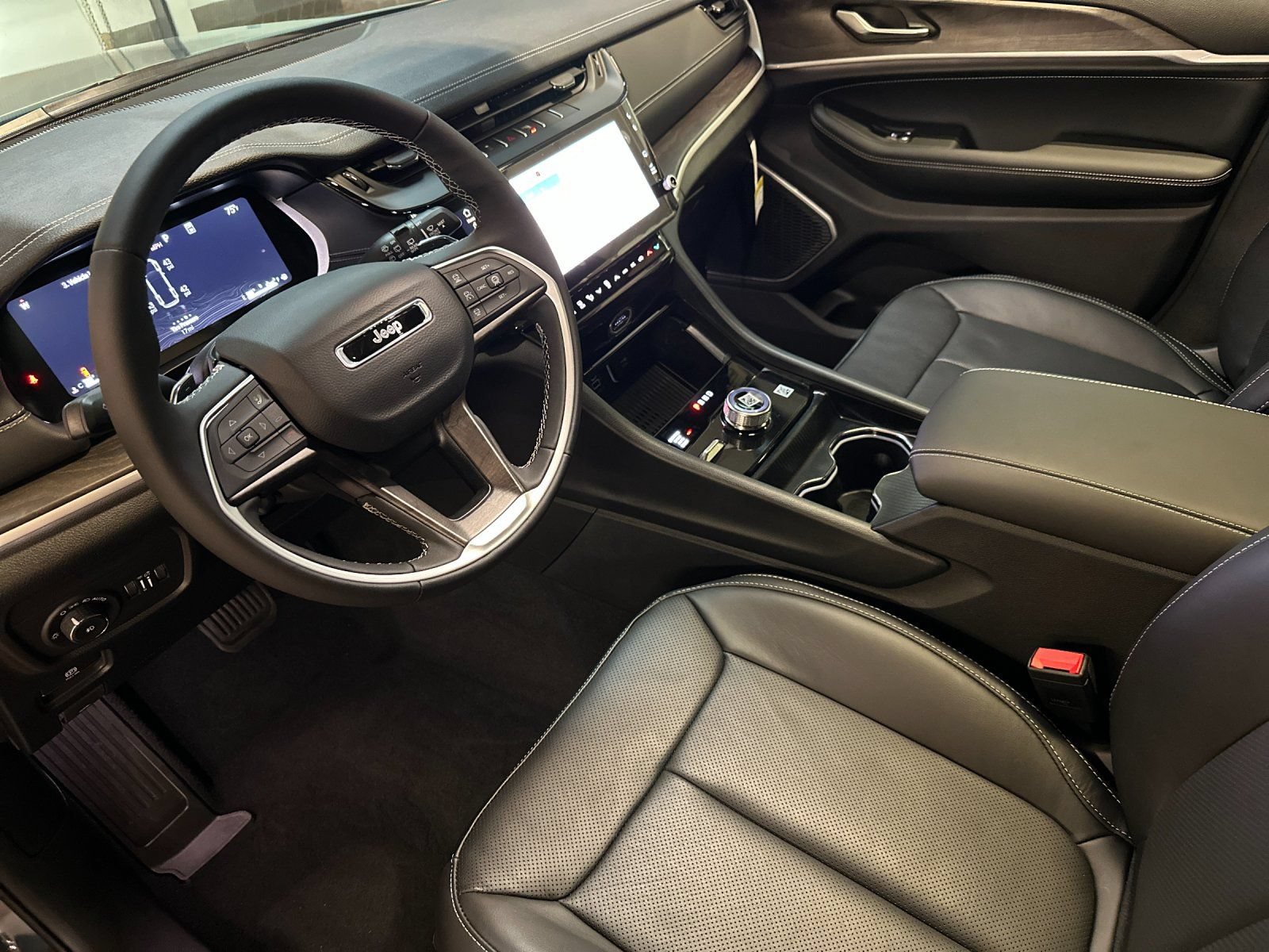 New 2026 Jeep Grand Cherokee L Limited AWD/4WD image 9