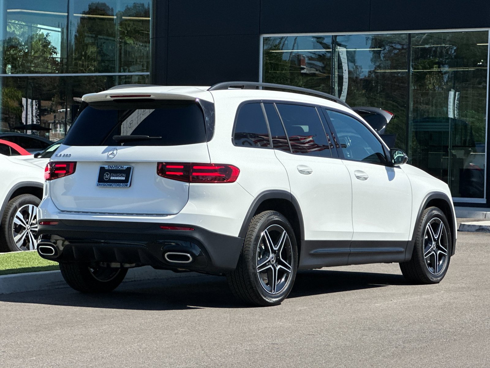 Used 2026 Mercedes-Benz GLB 250 image 3