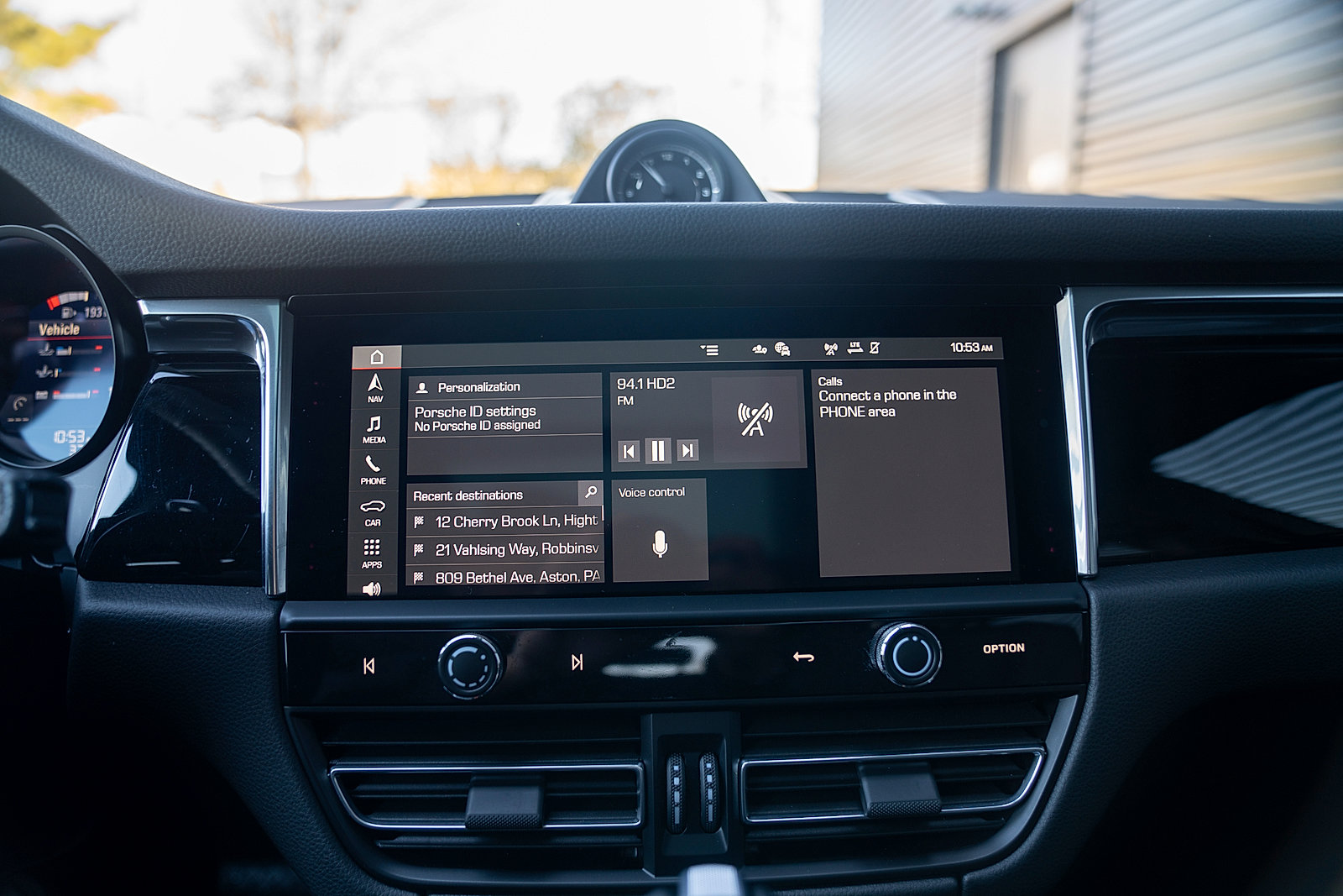 Certified 2025 Porsche Macan AWD/4WD image 12