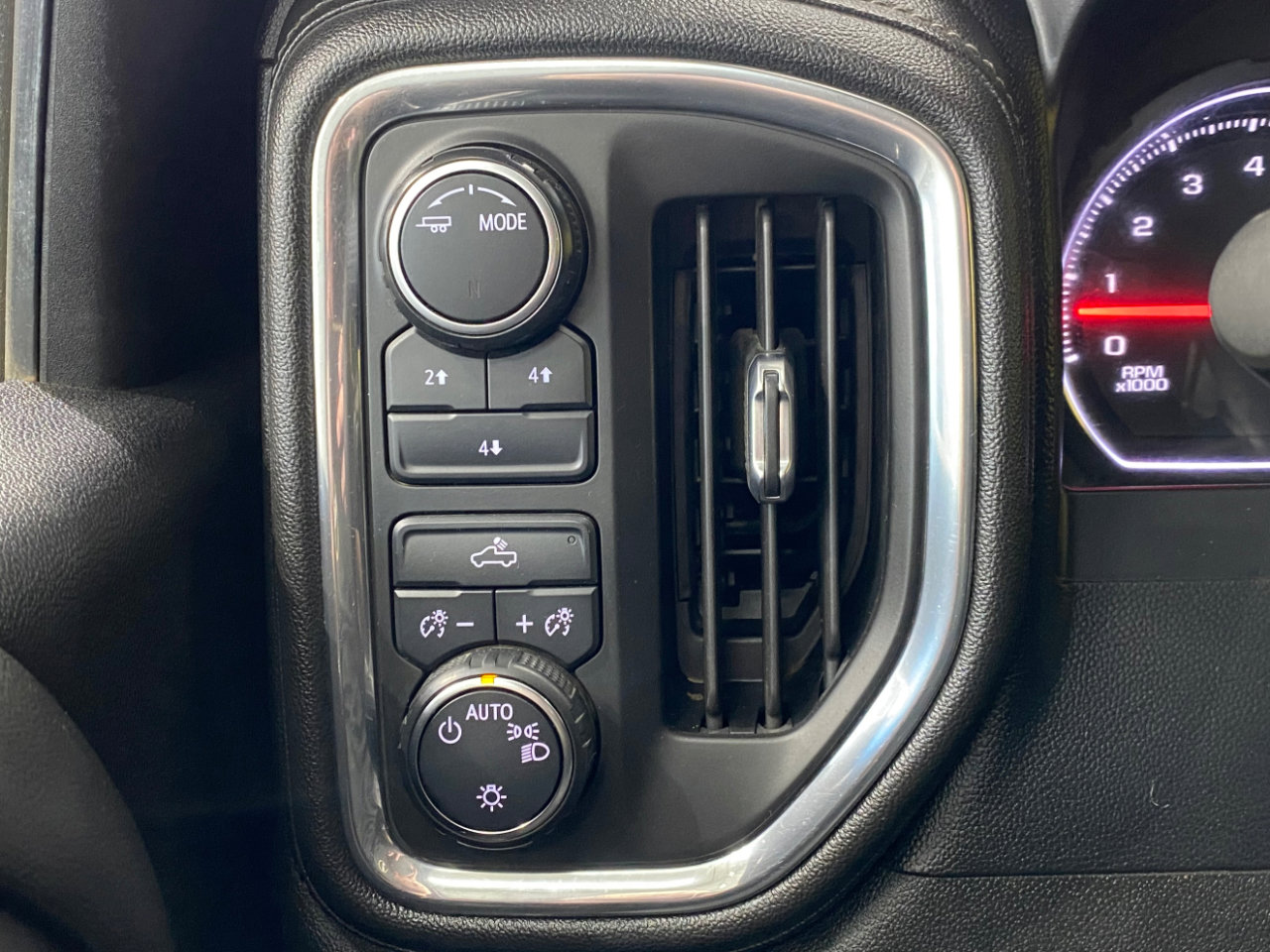 Used 2021 Chevrolet Silverado 2500 LT w/ Snow Plow Prep/Camper Package image 14