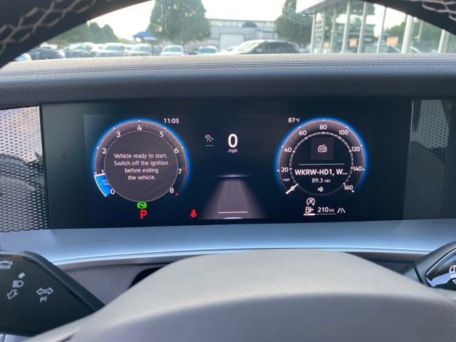 New 2025 Volkswagen Tiguan SE image 32