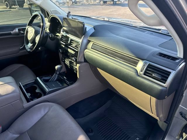 Used 2022 Lexus GX 460 Luxury w/ Accessory Package AWD/4WD image 16