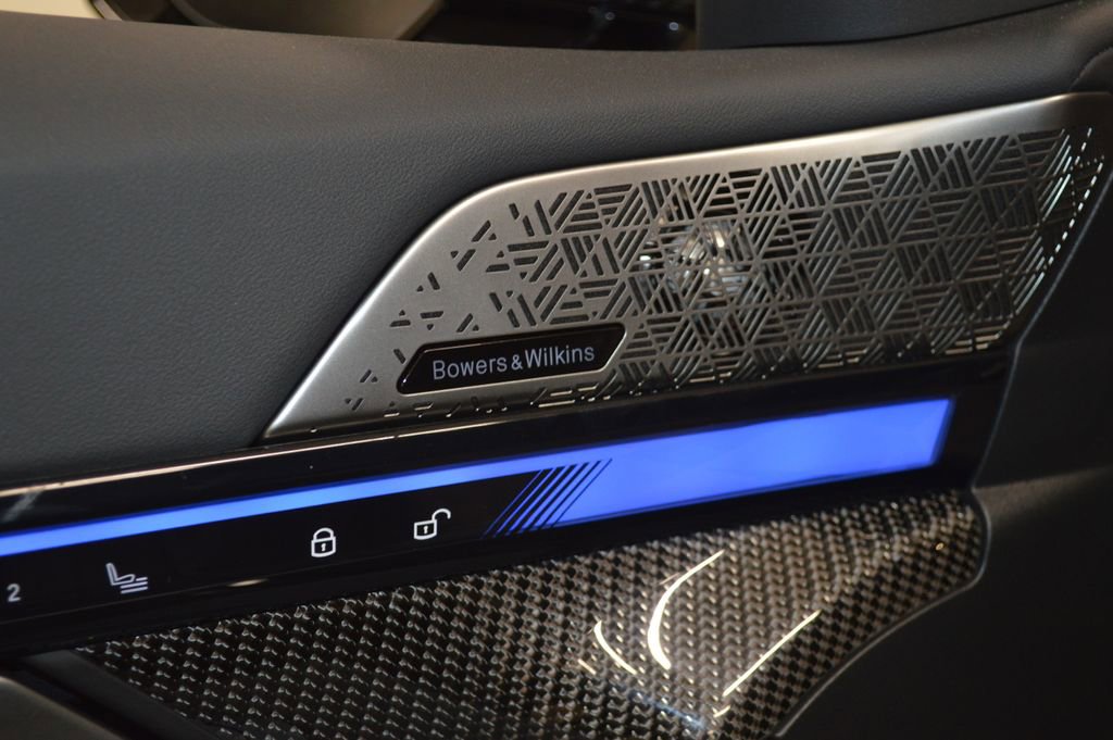 Used 2025 BMW M5 w/ Carbon Package image 19