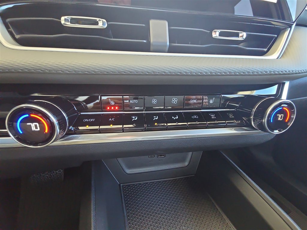 New 2026 Chevrolet Equinox LT w/ Convenience Package II image 18