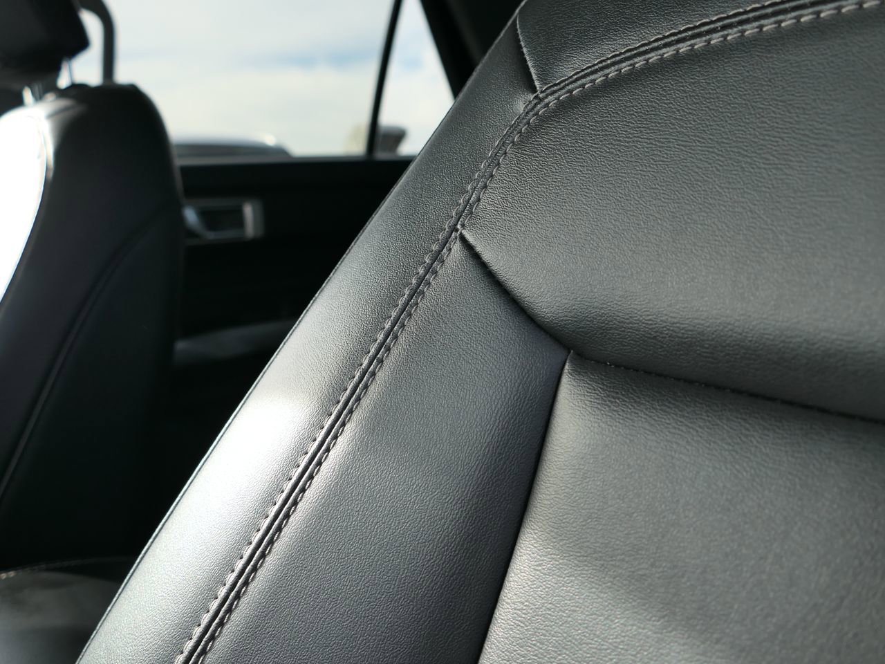 Used 2024 Ford Explorer XLT w/ Equipment Group 202A image 12