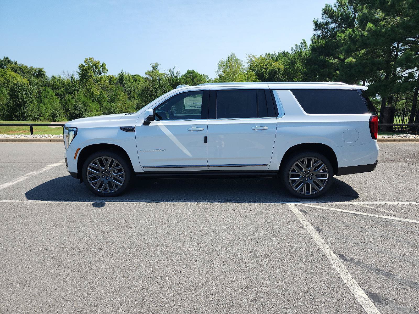 New 2026 GMC Yukon XL Denali Ultimate AWD/4WD image 2