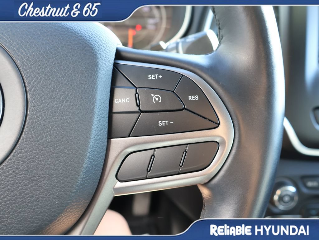 Used 2021 Jeep Cherokee Latitude Plus FWD image 27