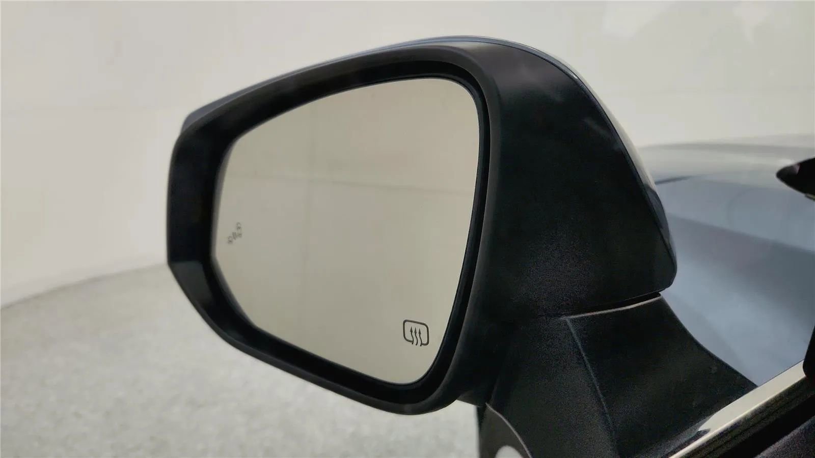 Used 2023 Toyota Highlander LE image 24