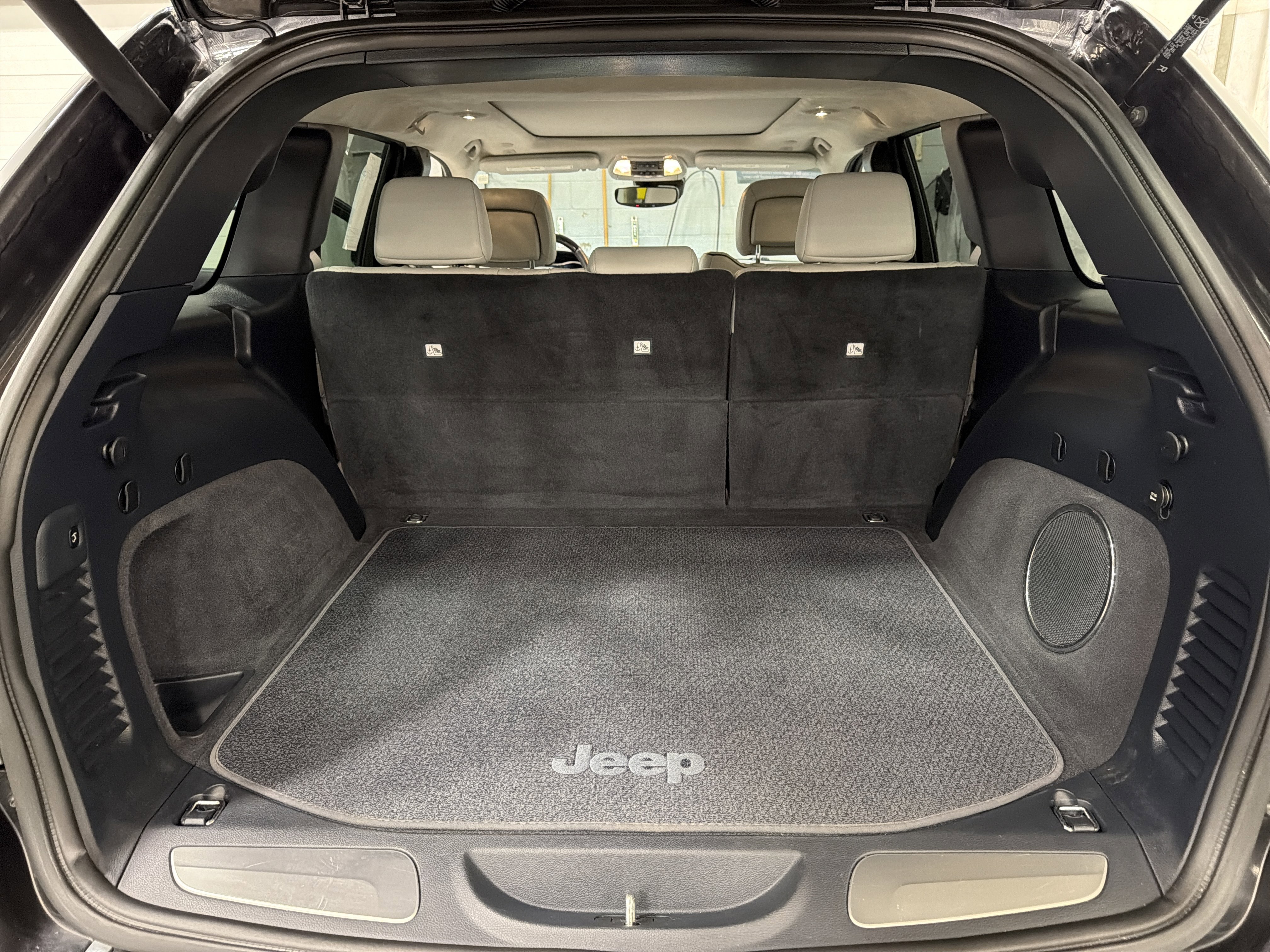 Used 2020 Jeep Grand Cherokee Summit image 23