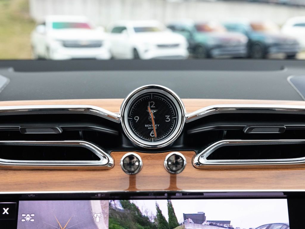 Used 2024 Bentley Bentayga image 49