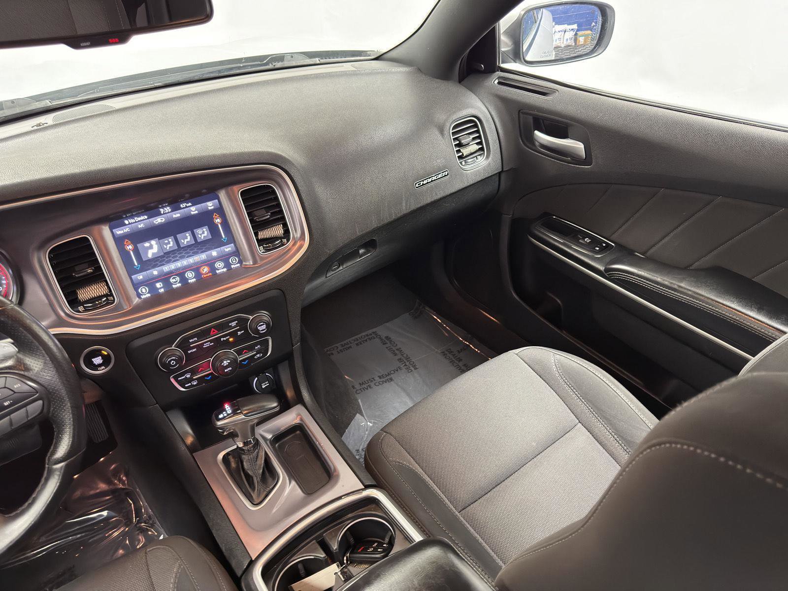 Used 2019 Dodge Charger SXT image 26