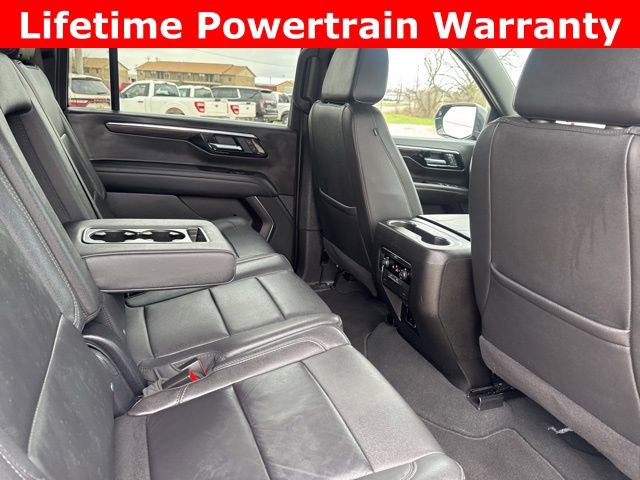 Used 2025 Chevrolet Suburban Z71 image 21