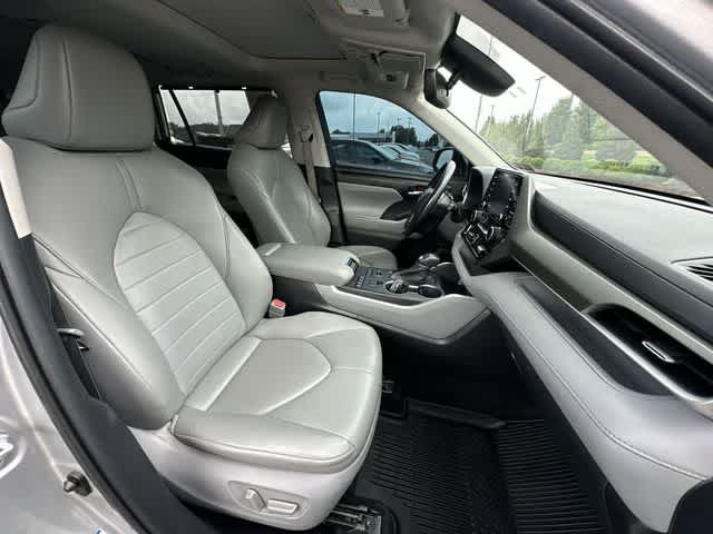 Used 2020 Toyota Highlander XLE AWD/4WD image 21