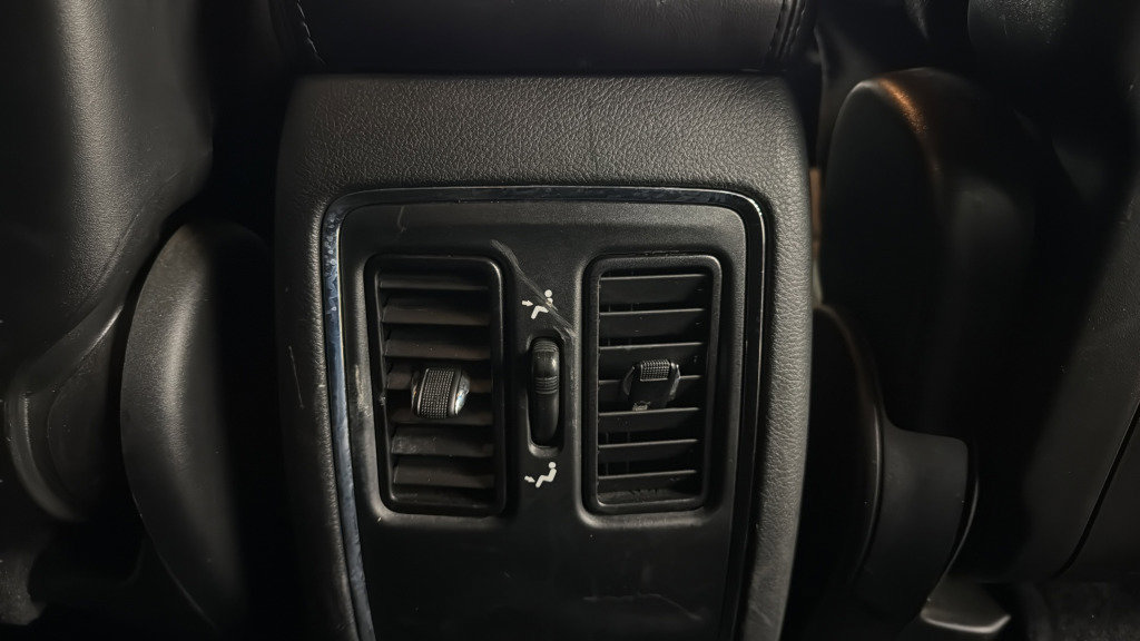 Used 2021 Jeep Grand Cherokee Laredo image 31