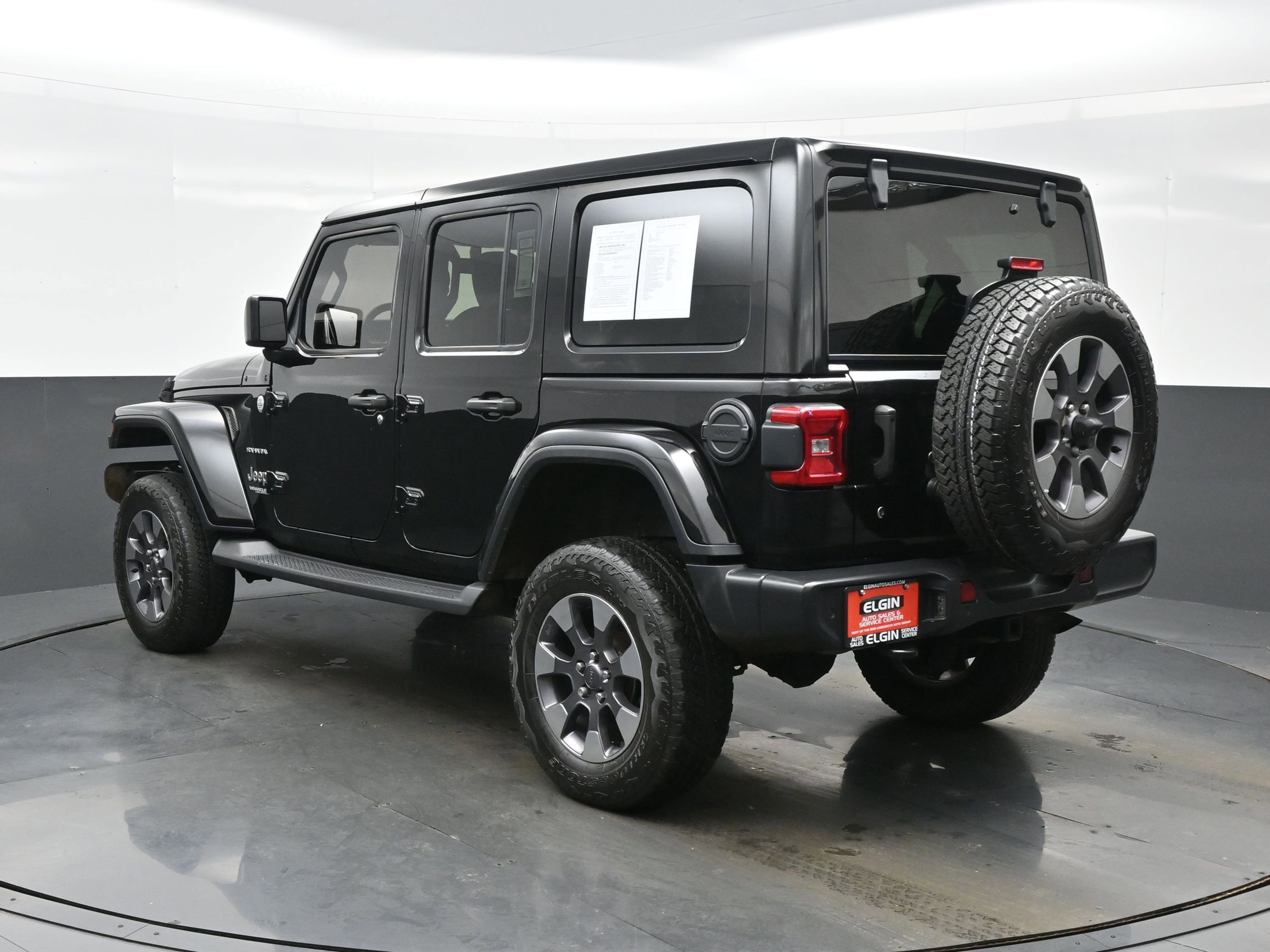 Used 2018 Jeep Wrangler Unlimited Sahara w/ Dual Top Group image 4