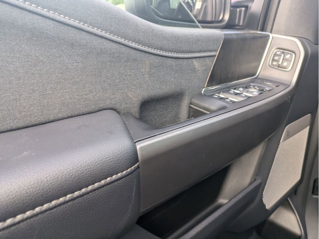 New 2026 Ford F250 Lariat w/ Black Appearance Package image 9