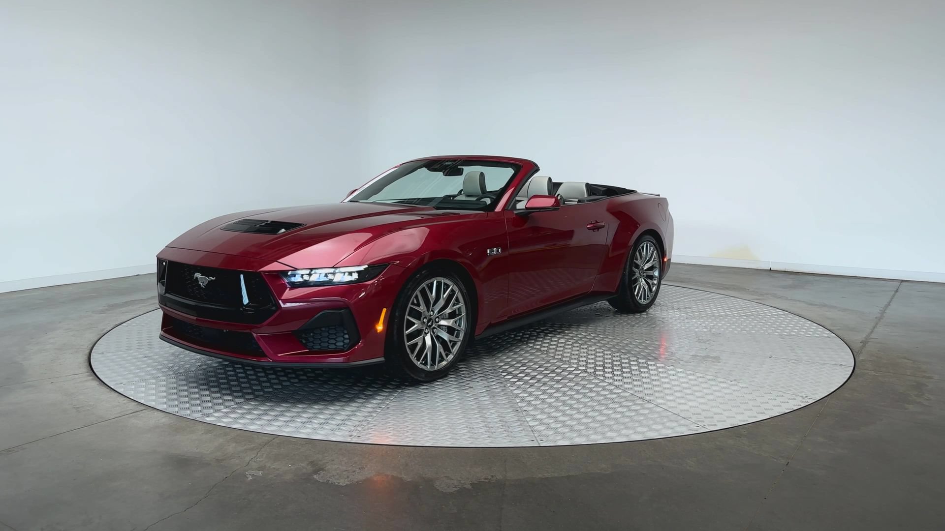 Used 2025 Ford Mustang GT Premium RWD image 4