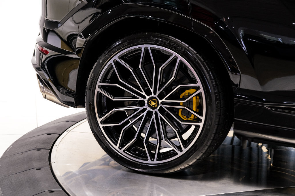 Used 2025 Lamborghini Urus SE AWD/4WD image 61