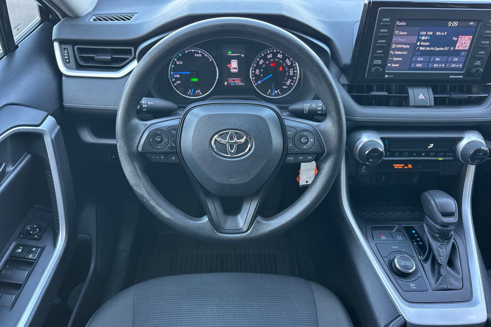 Used 2022 Toyota RAV4 LE image 14