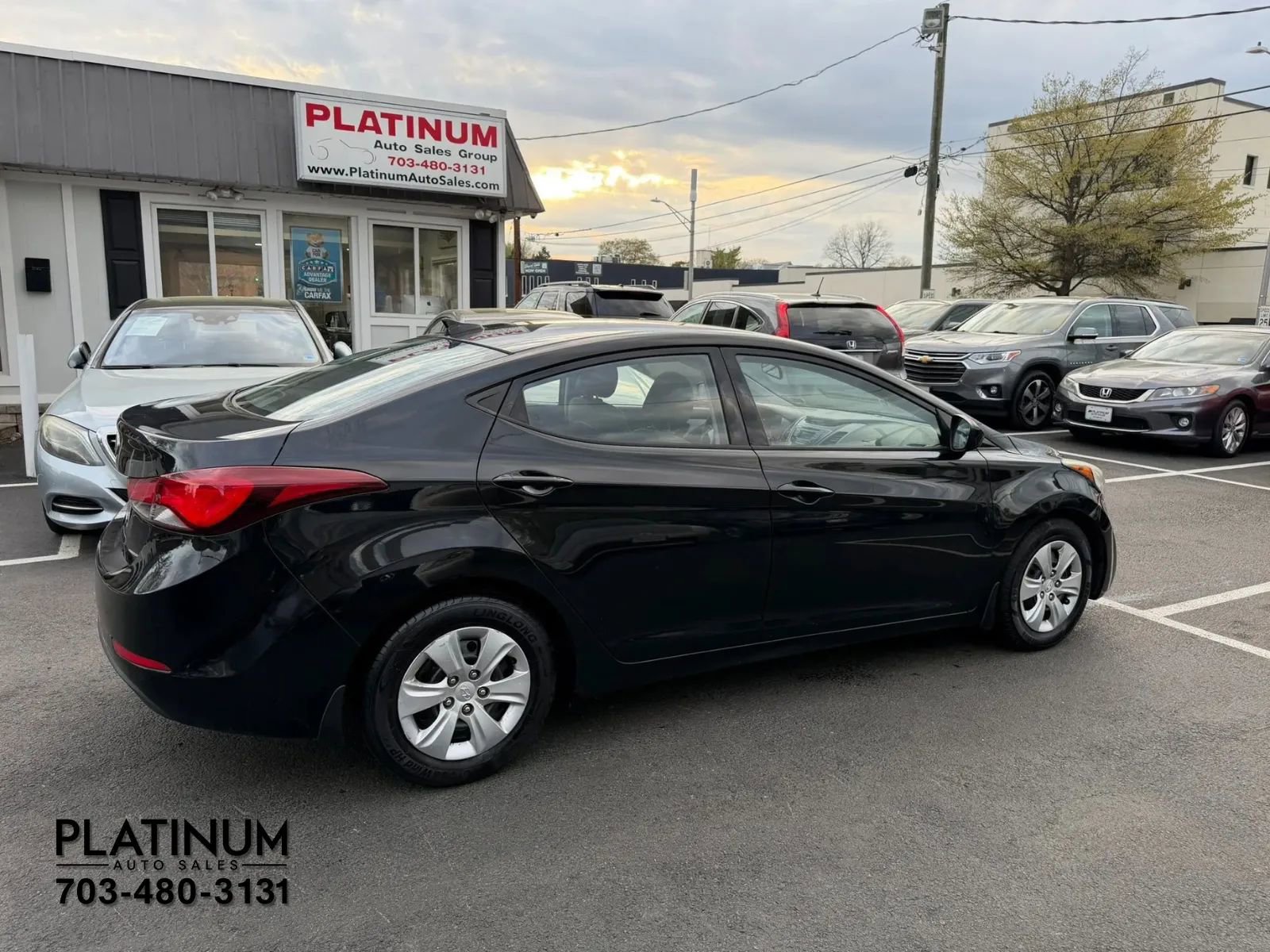 Used 2016 Hyundai Elantra SE image 2