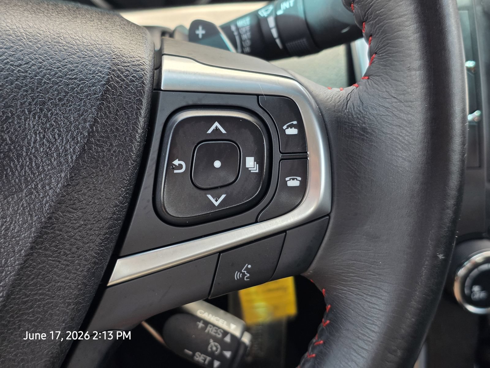 Used 2017 Toyota Camry SE FWD image 27