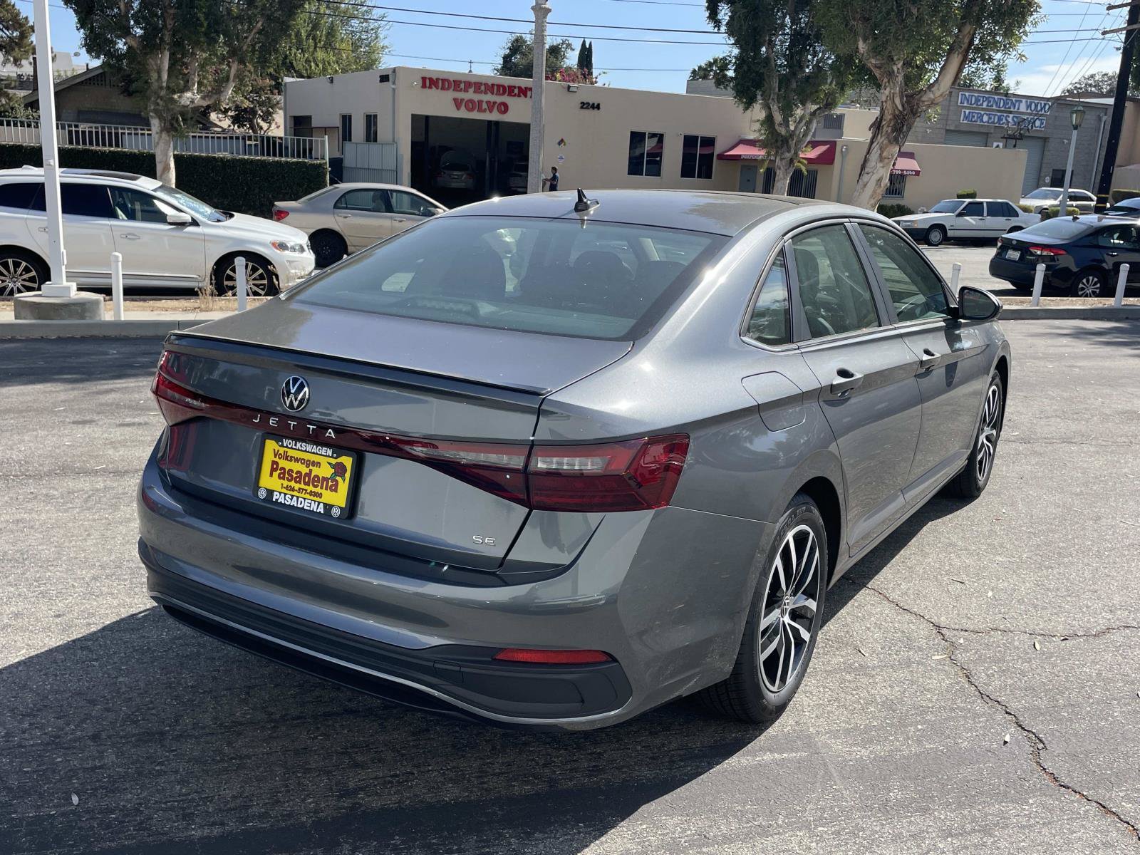 New 2026 Volkswagen Jetta SE FWD image 3