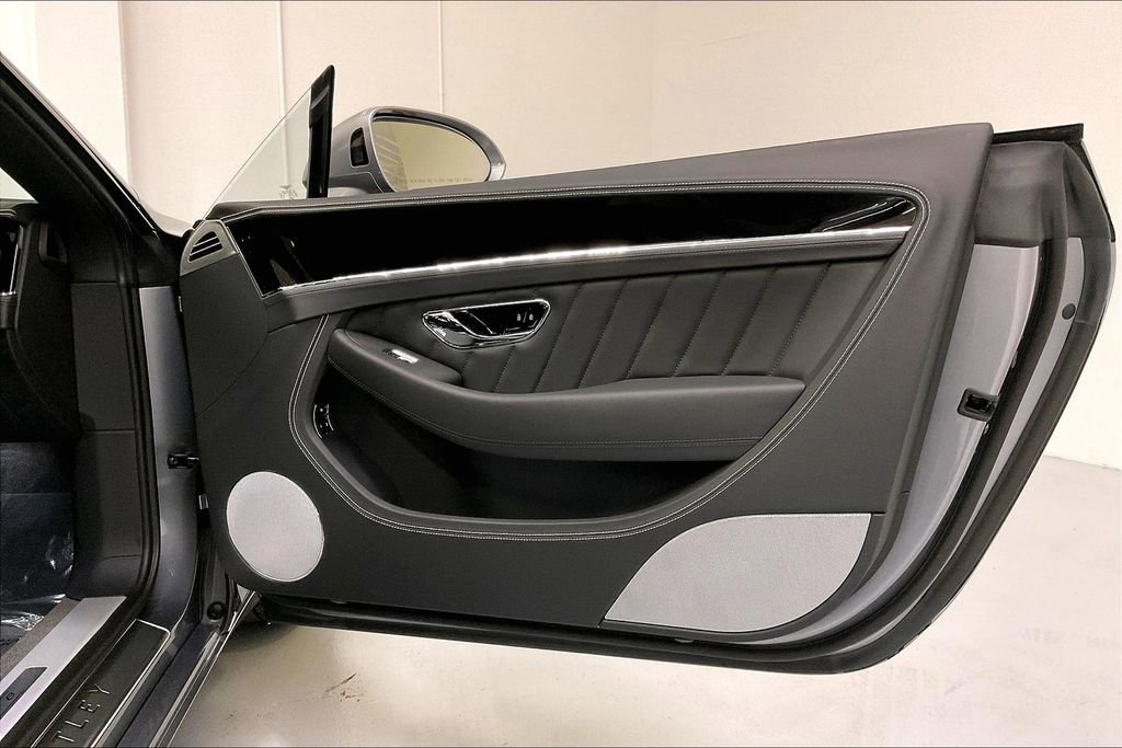 Used 2024 Bentley Continental GT image 31