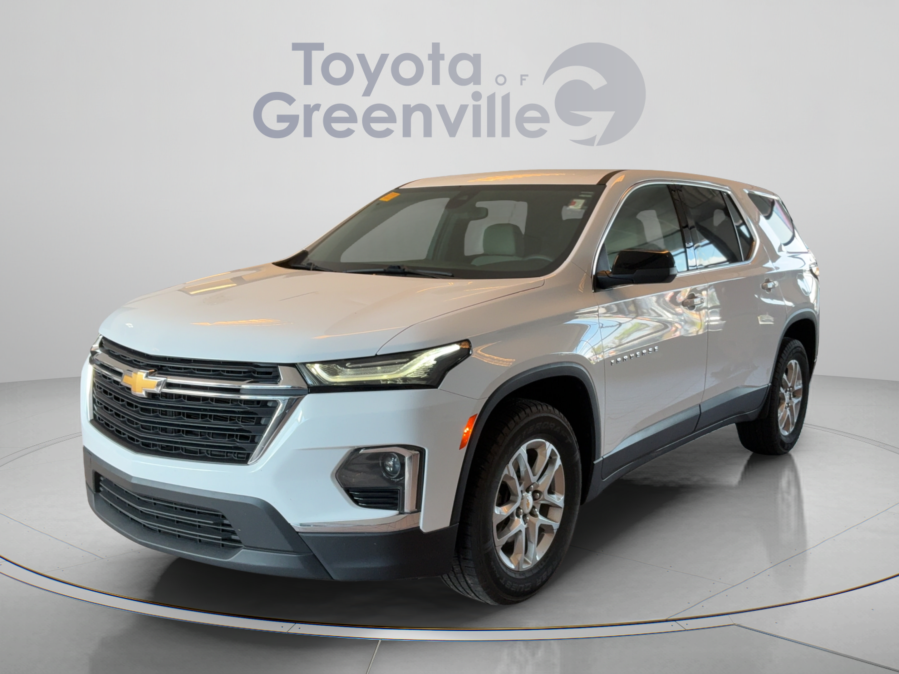 Used 2022 Chevrolet Traverse LS FWD image 1