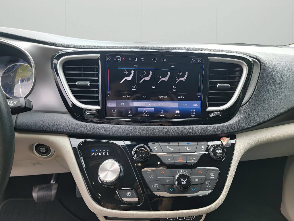 Used 2022 Chrysler Pacifica Touring-L FWD image 21