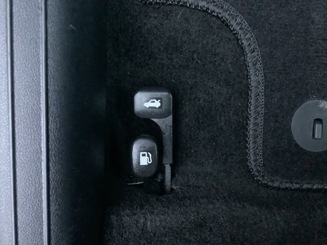 Certified 2025 Hyundai Elantra Sport image 31