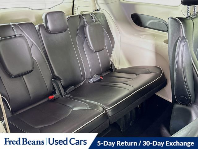 Used 2023 Chrysler Pacifica Limited FWD image 30