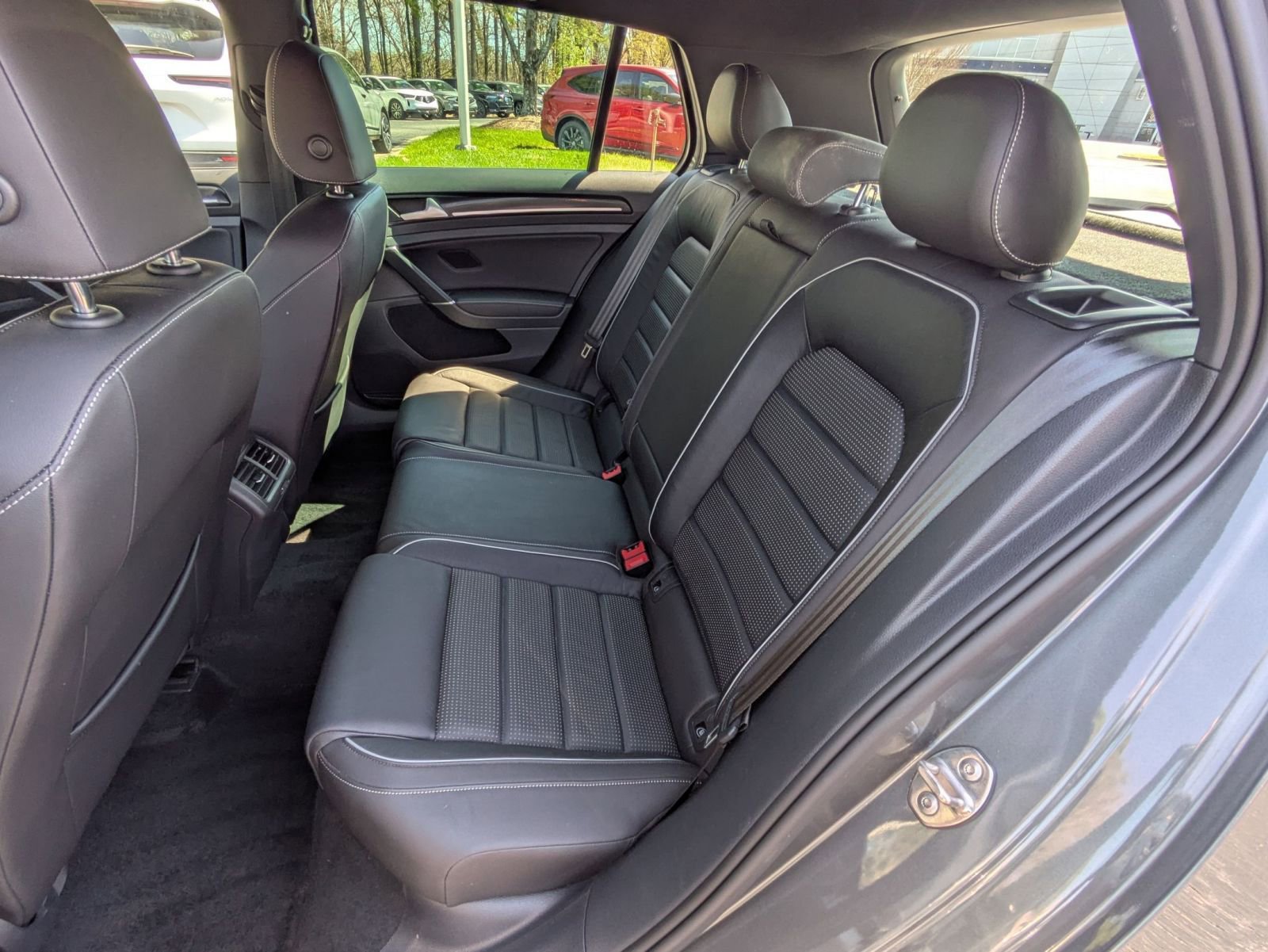 Used 2019 Volkswagen Golf R 4-Door image 23