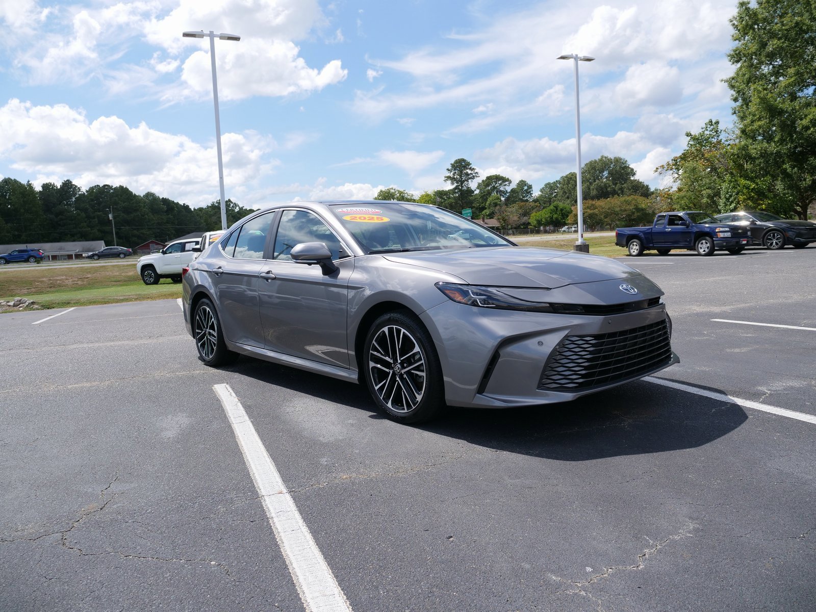 Used 2025 Toyota Camry XLE image 2