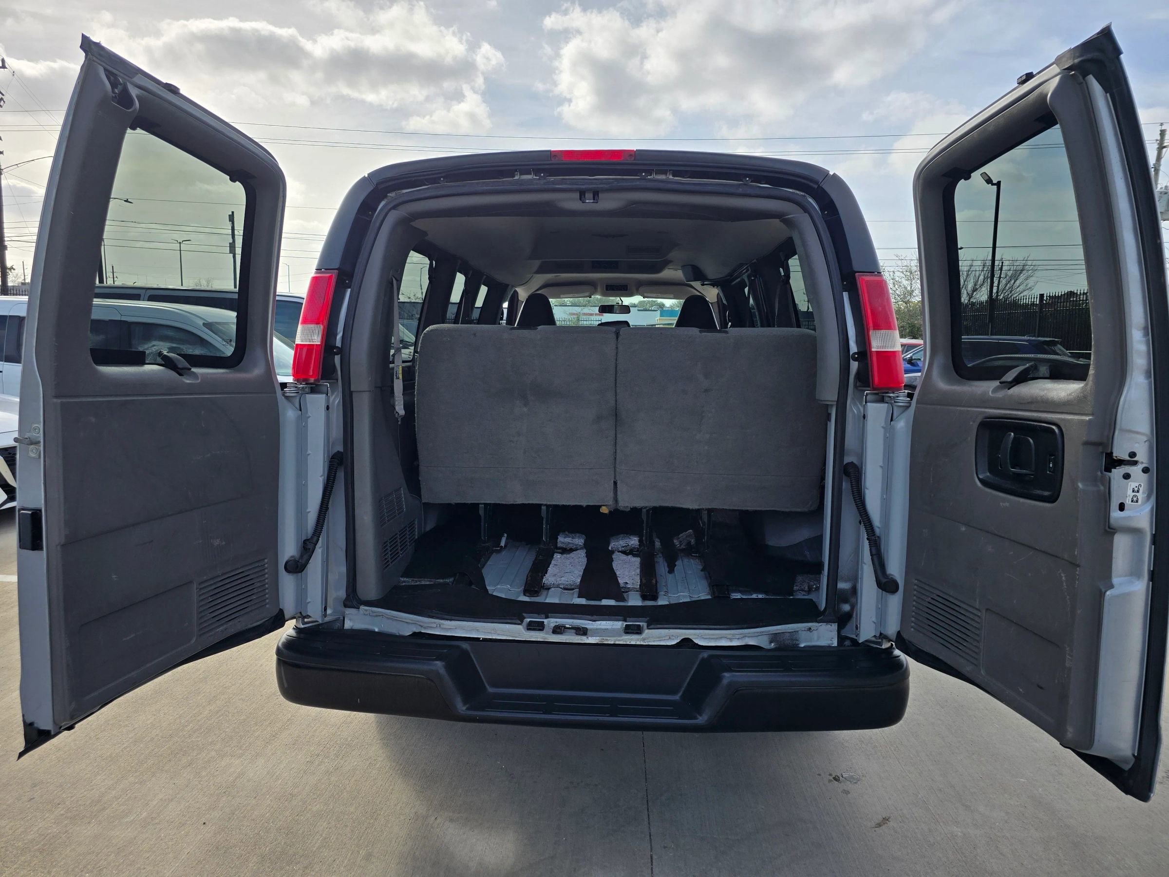 Used 2017 Chevrolet Express 2500 LS image 24