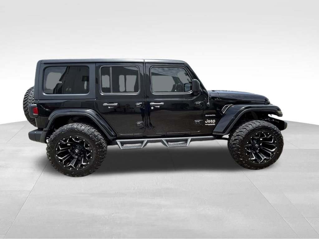Used 2019 Jeep Wrangler Unlimited Sahara AWD/4WD image 3